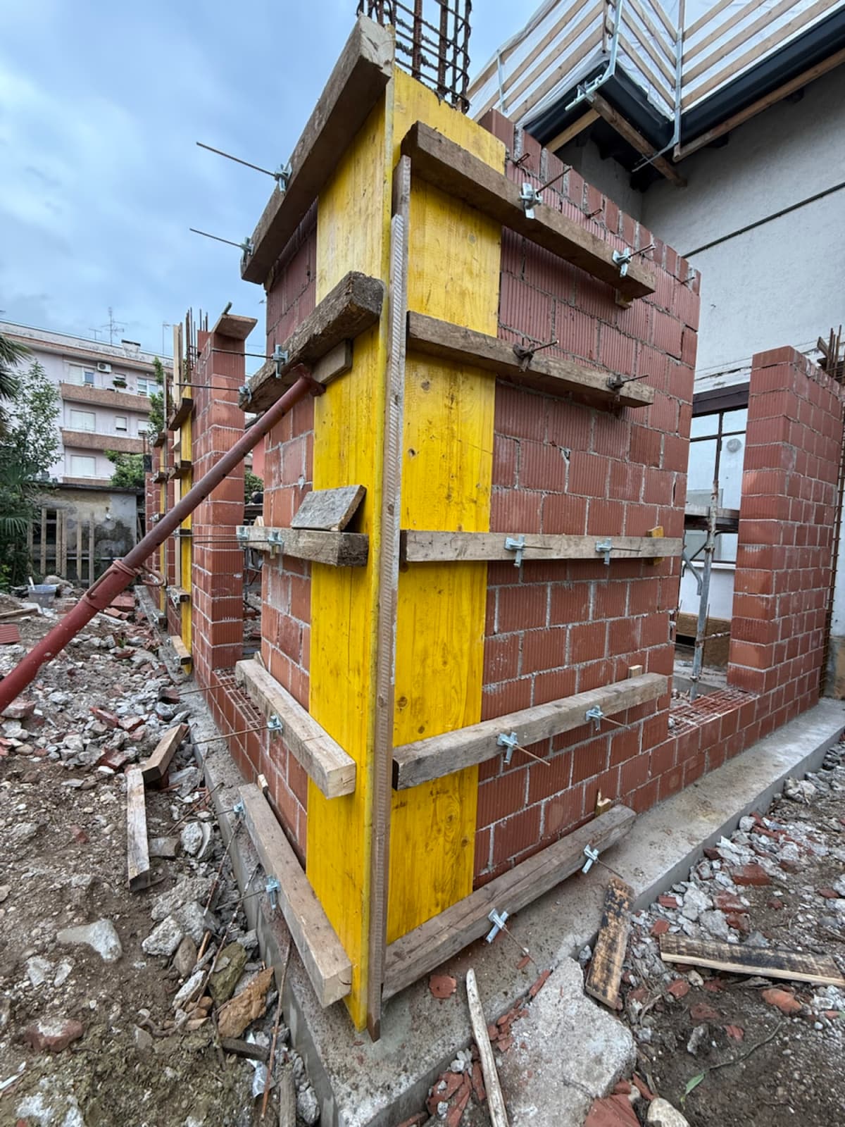 Ristrutturazione interni con squadra PRO in cantiere