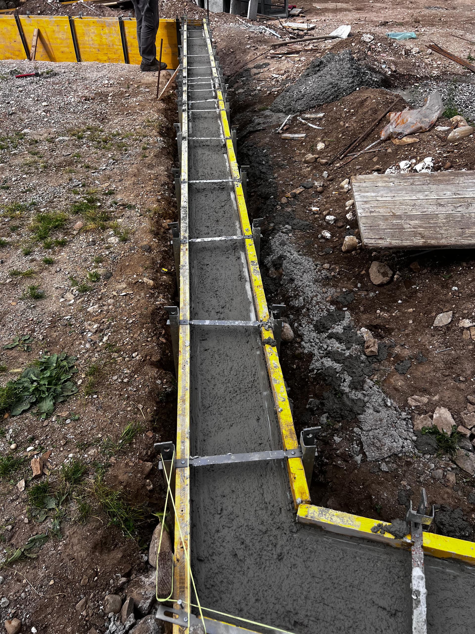 Getto e lavorazioni esterne in cantiere